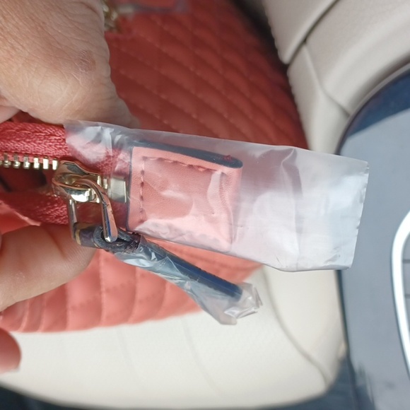 Guess Pink quilted purse, new, 13"×9"x6" - Picture 5 of 10